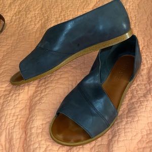 1 State black flats